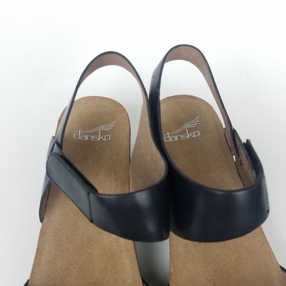 dansko women's vera flat sandal